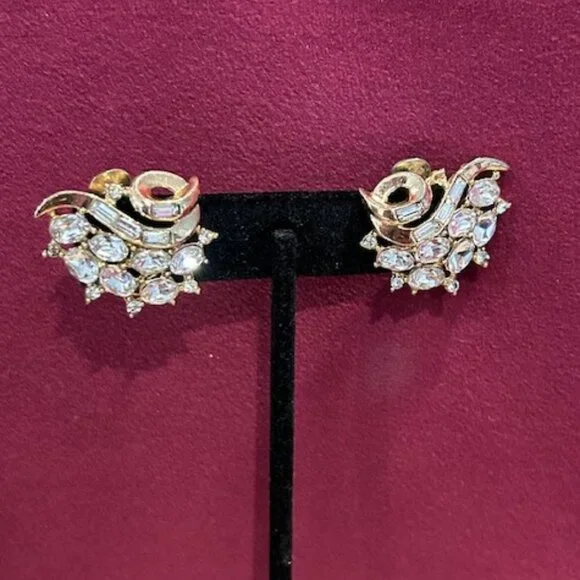 CROWN TRIFARI Pat Pend Gold Ribbon Rhinestone EARRING - Picture 3 of 10